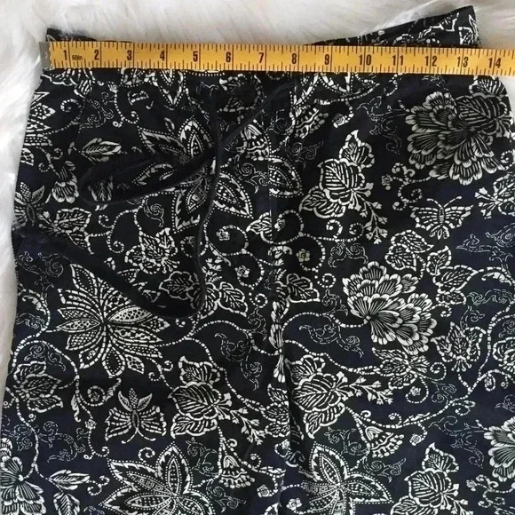 Jones New York Black and White Capri Pant - Picture 4 of 6